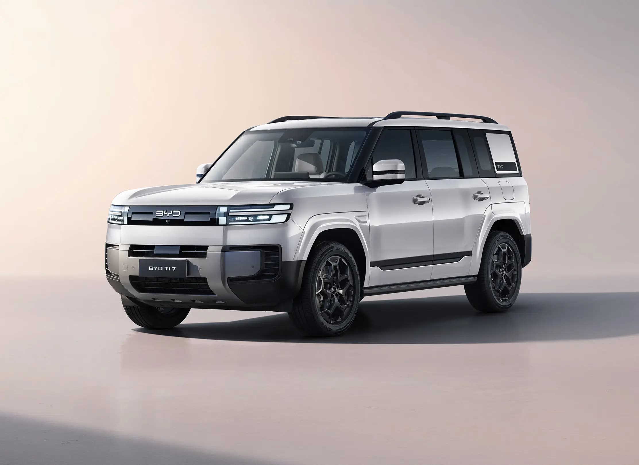 BYD Ti7 en color Star Moon Silver
